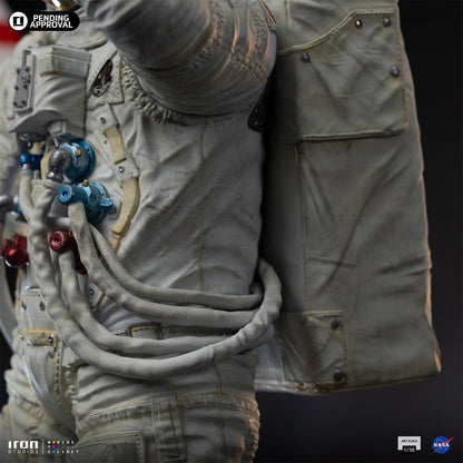 Iron Studios - Art Scale 110 - Apollo 11 - Astronaute Statue 23cm