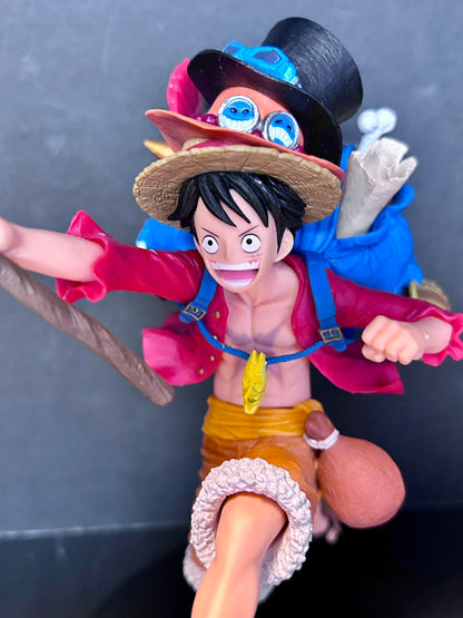 EEN STUK - BEELDJE DE DRIE BROERS - AAP D. LUFFY - 11CM